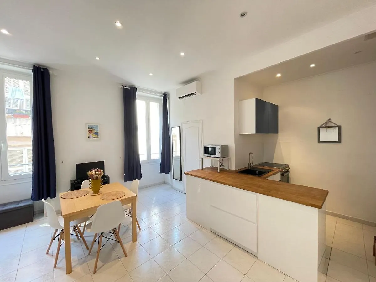 Nice Renting - Grimaldi - Best Place Heart Of Golden Square - Ac - Fully Equipped 아파트
